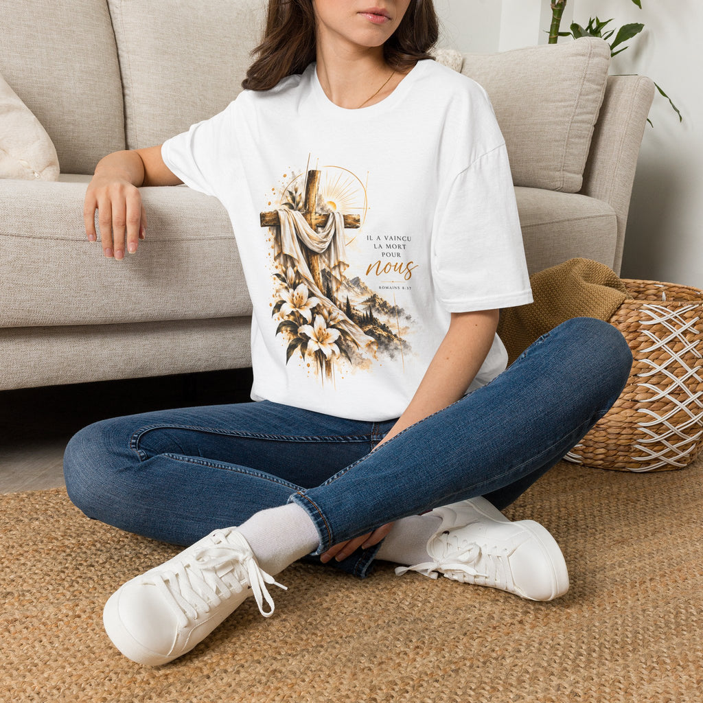 T-shirt unisexe « Il a vaincu la mort pour nous »